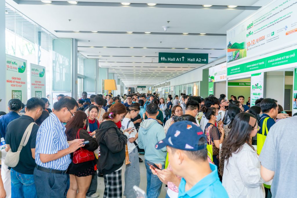Agricultural trade exhibition and visitors